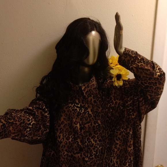 Susan graver leopard print button-down dress shirt. With shoulder pads - Picture 3 of 12